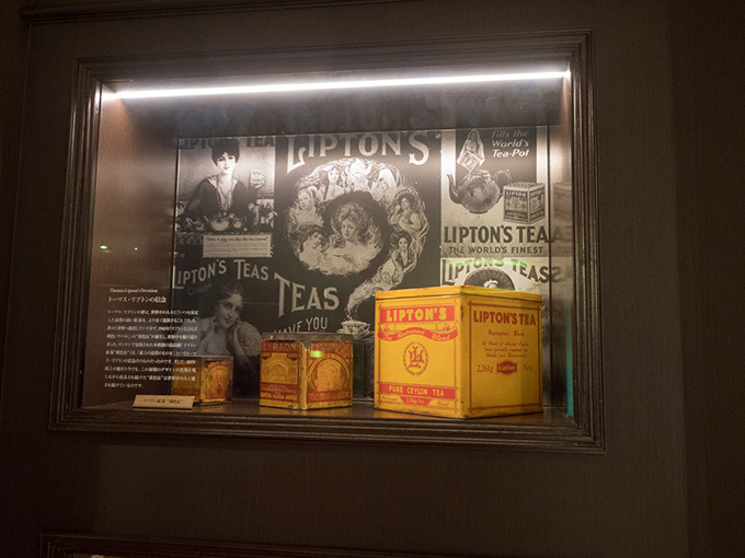 ティーサロンギンザには、紅茶の歴史のミニ展示もあります。