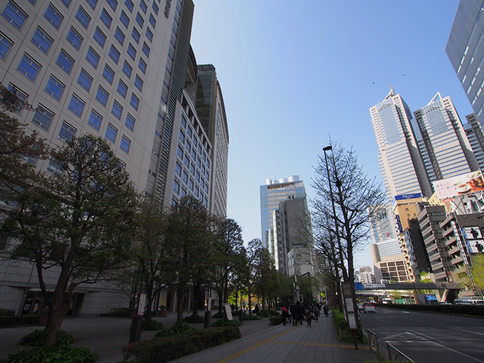 都庁などの様々な高層ビル群