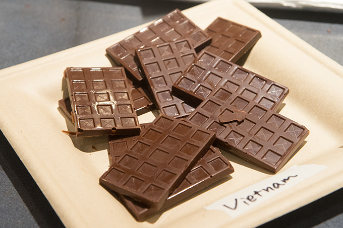 ベトナム産カカオ豆を使ったチョコレートの完成