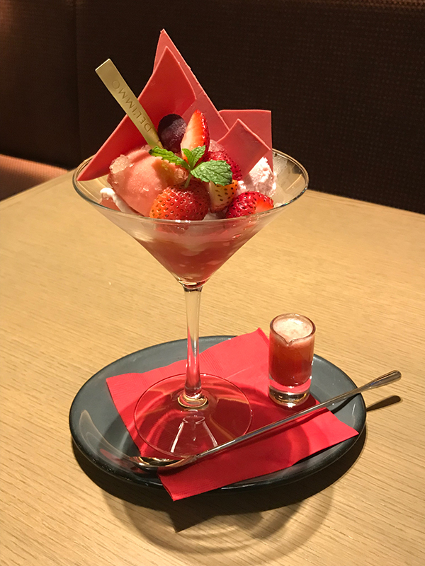 苺の締めパフェ950円(税別)